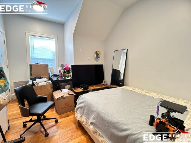 Building Photo - 6 Islington St