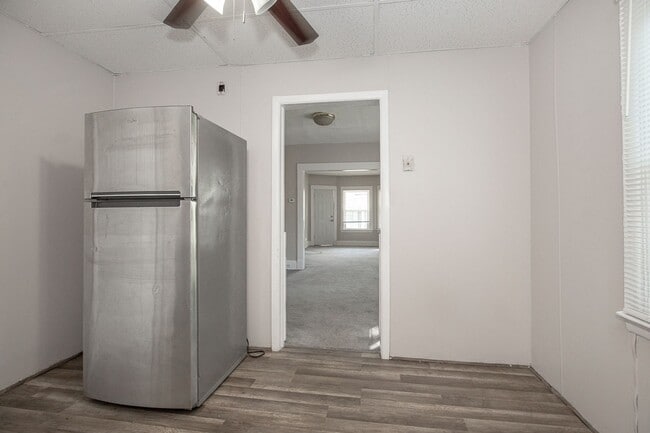 Foto del edificio - 2962 E 66th St