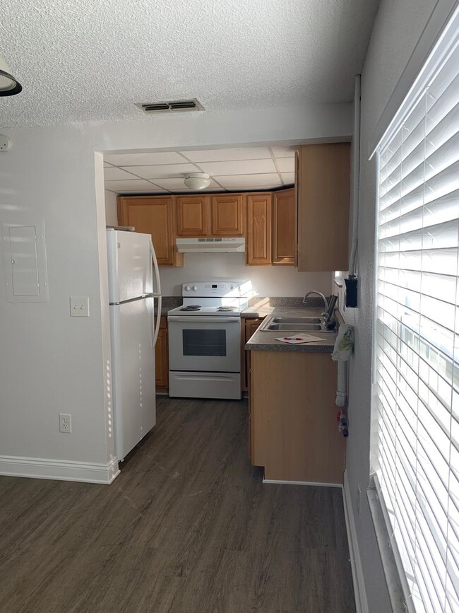 Foto del edificio - 2/1.5 Townhome in Downtown New Port Richey