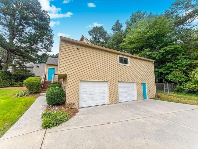 Building Photo - 2010 Shadow Bluff Ct NE