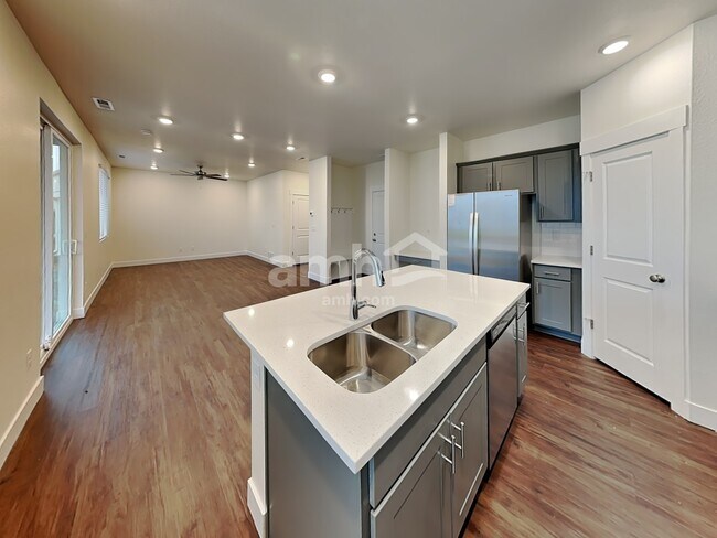 Foto del edificio - 7608 Mardale Ln