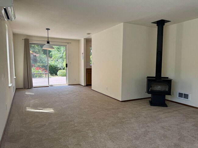 Foto del edificio - Absolutely perfect 3 bedroom single story ...