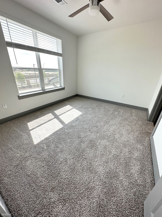 Building Photo - 1 br, 1 bath Condo - 26585 E University Dr...