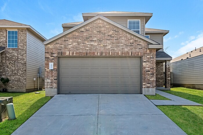 Foto principal - 2056 Oakwood Forest Dr