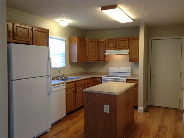 Building Photo - 569 Whispering Pines Pl