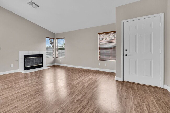 Foto del edificio - Newly Updated Property 3 Bedroom/2 Bath Single Story close to Summerlin Parkway and Buffalo