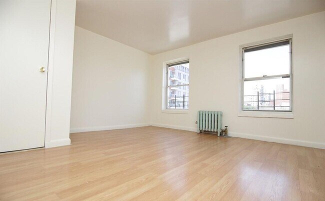 Building Photo - 93 4th Ave