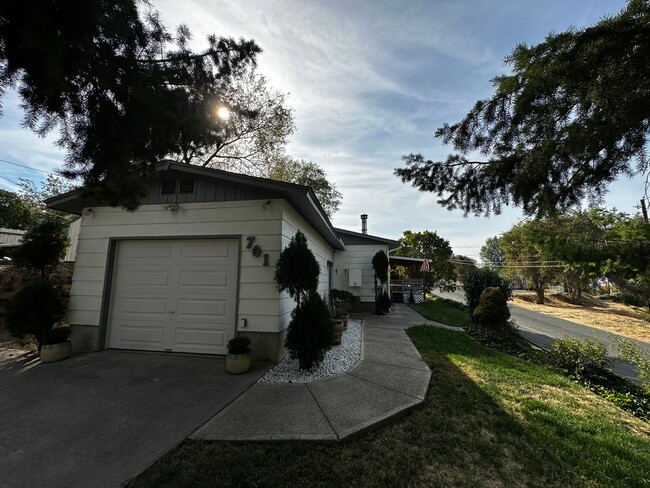 Foto del edificio - 2 Bedroom 1 Bath Single Family Home w/Atta...