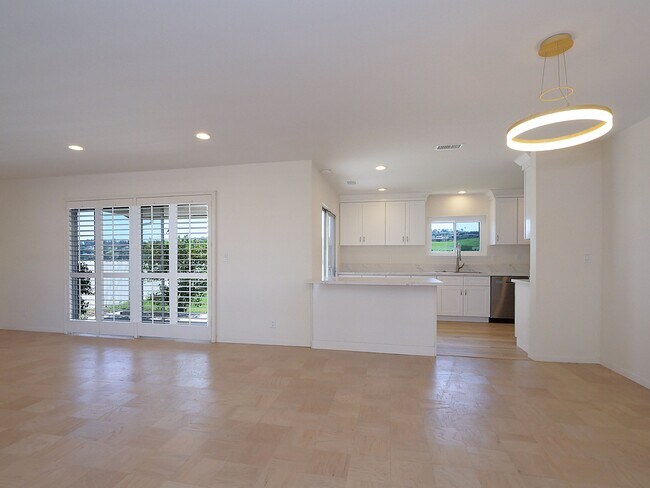 Building Photo - 27665 Longhill Dr