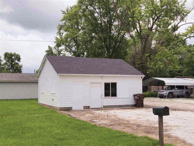 Garage - 1243 E Hendrix St