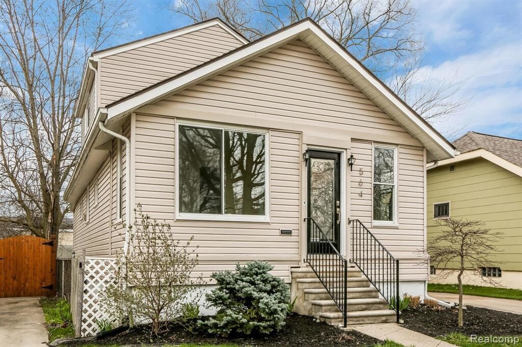 Primary Photo - 564 Stratford Rd