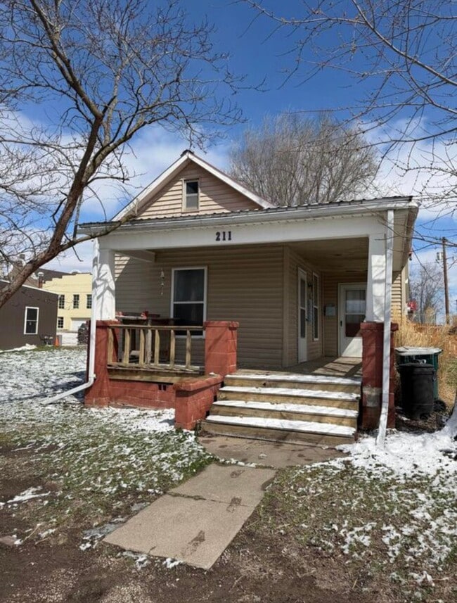 Building Photo - 211 S Church St