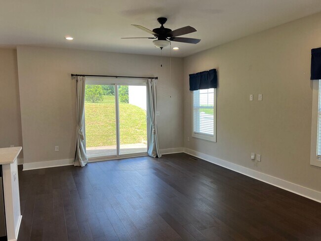 Building Photo - 12 Sycamore Ridge W
