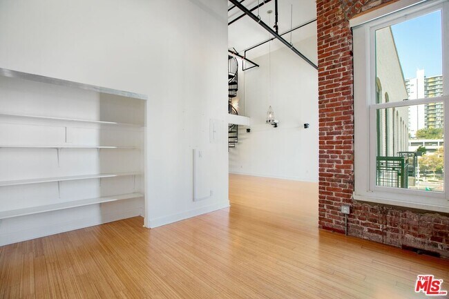 Building Photo - 253 S Broadway
