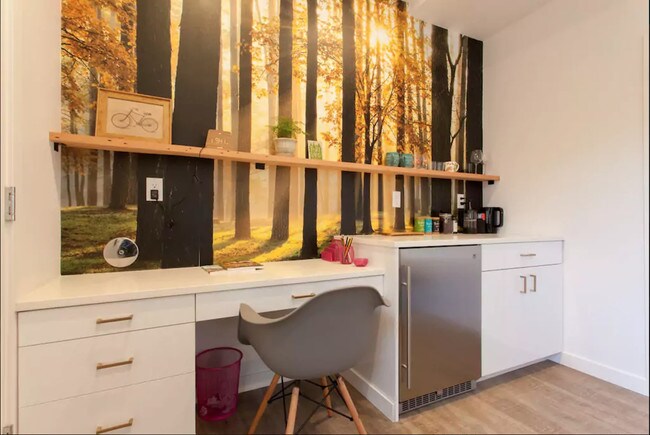 Desk, Storage, Mini-Fridge, Microwave - 1518 Blandena N St