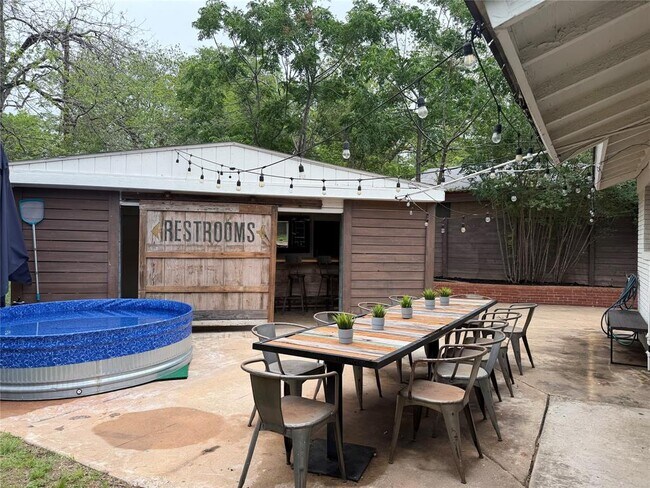 Foto del edificio - 4618 Englewood Dr
