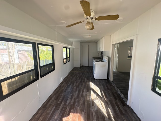 Building Photo - 4115 Aurora Rd