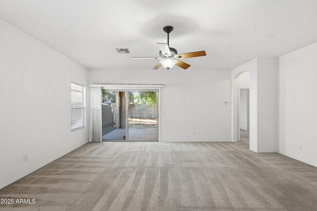 Foto del edificio - 14568 W Crocus Dr