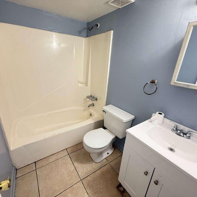 Foto del edificio - 824 Tanager Rd