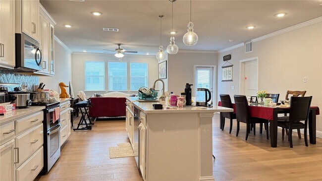 Foto del edificio - 651 North Watters Road