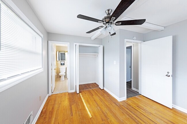 Foto del edificio - 2214 Toney Dr