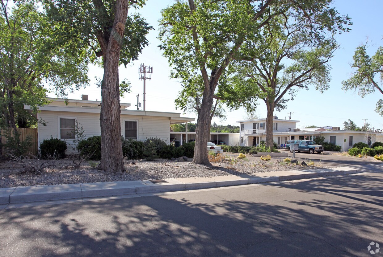 Primary Photo - 1100 Wilmoore Dr SE