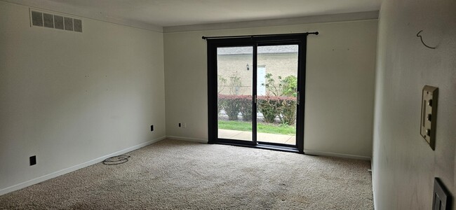 Foto del edificio - 24360 E River Rd