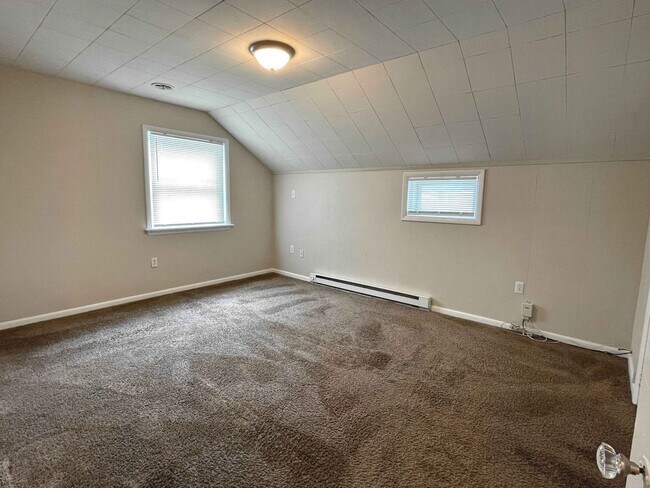 Building Photo - 3553 Maple St