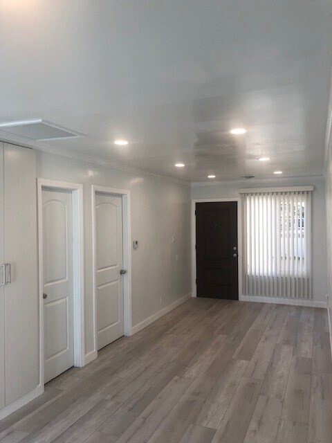 Sala de estar - 1014 Thompson Ave