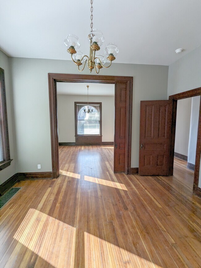 3609 Humphrey St Unit 1st floor, Saint Louis, MO 63116 Apartments in