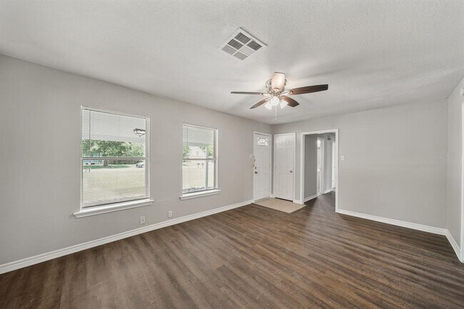 Building Photo - 323 Seagrove St