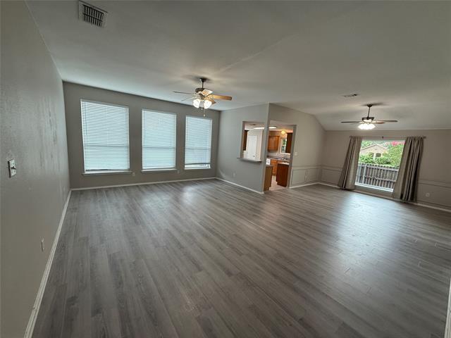 Foto del edificio - 527 E Oak St