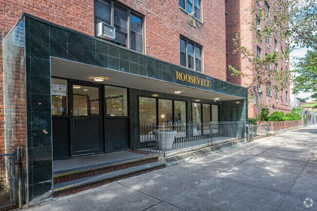 Building Photo - 5530 98th Pl