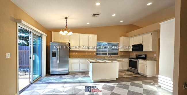 Foto del edificio - El Dorado Hills Home + Detached Guest Suite | Solar | 3-Car Garage | Private Backyard
