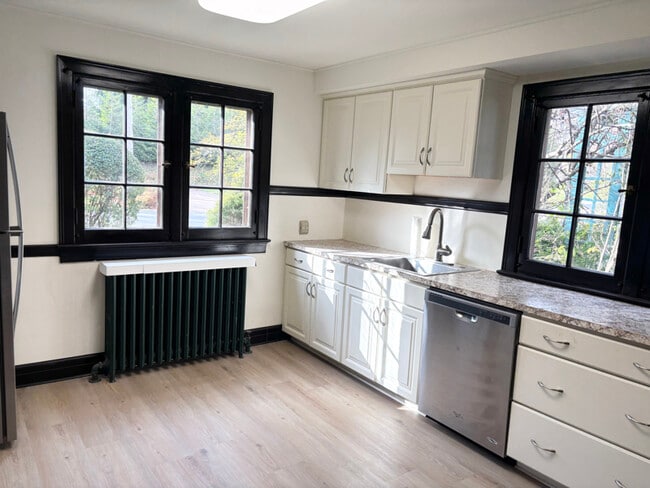 Foto del edificio - 708 Rock Beach Rd