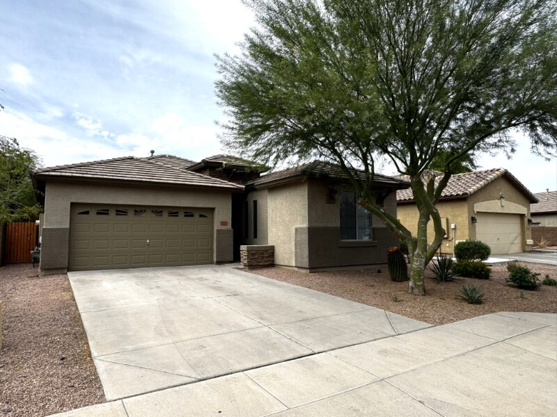 Foto principal - 7828 S 68th Dr
