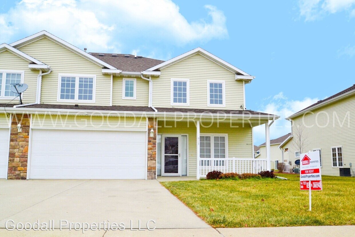 923 10th St SE, Altoona, IA 50009 House Rental in Altoona, IA