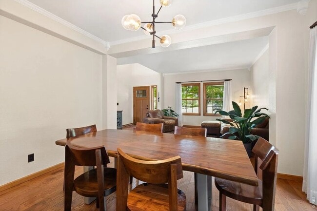 Building Photo - 4601 Twin Peaks Dr