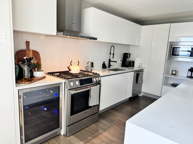 Photo - 400 E Randolph St Apartment