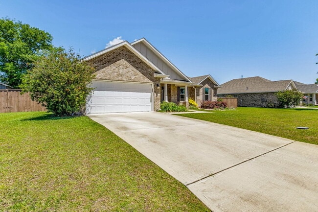 Building Photo - Bright, Beautiful Home in the Highly Desirable Sunrise Gated Community!