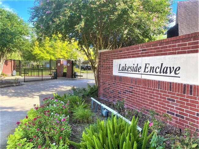 Foto del edificio - 3210 Lakeside Trail