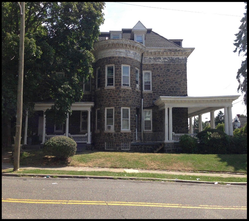 Building Photo - 911 N 63rd St