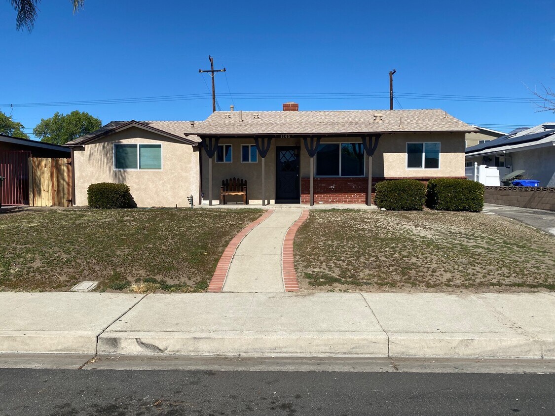 Primary Photo - 1145 E Columbia Ave