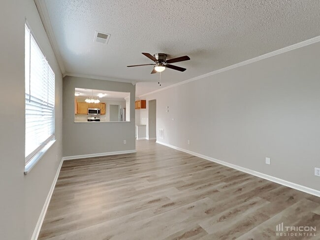 Building Photo - 661 Thornhill Dr