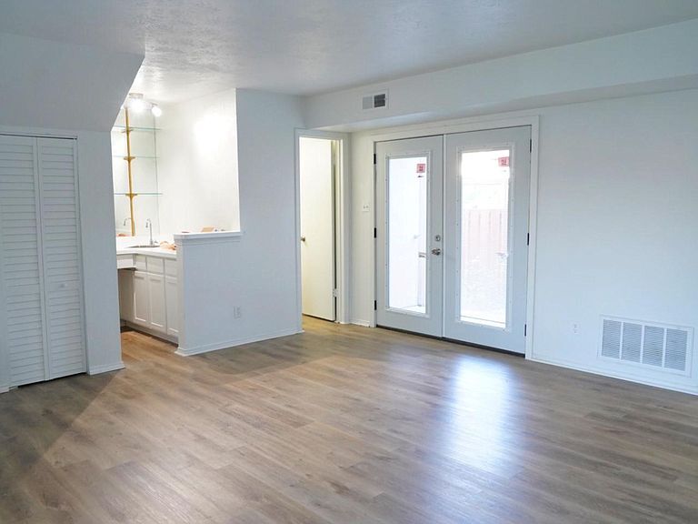 Building Photo - 5714 Marina Dr