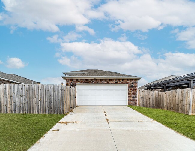 Building Photo - Newly built, 2 story home!