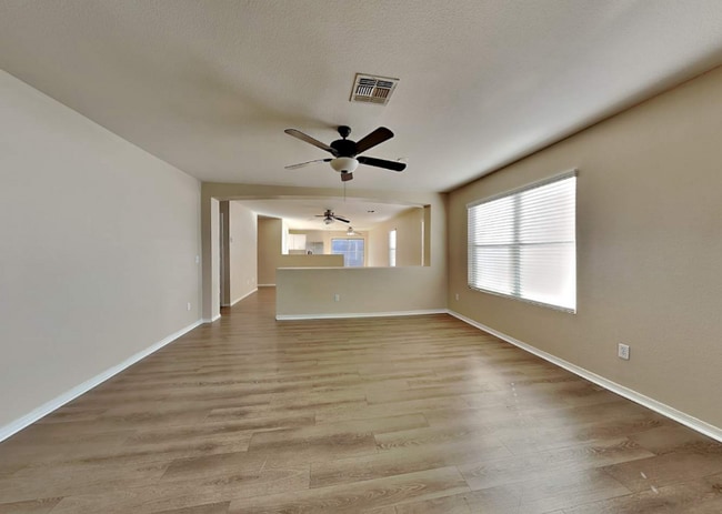 Building Photo - 206 E Valley View Dr