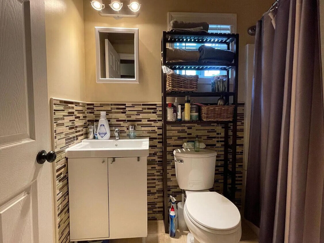 Building Photo - 4256 Ensenada Dr