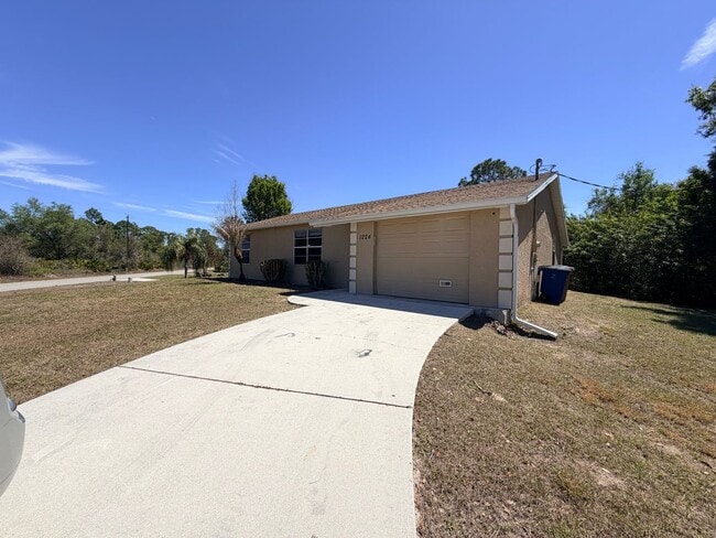 Foto del edificio - 3 bedroom 2 bath 1 Car Garage Single Family Home