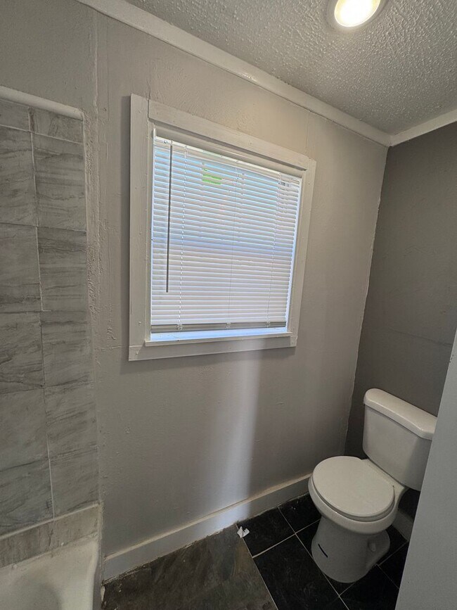 Foto del edificio - Just Renovated-Right off I-27 and 50th Street